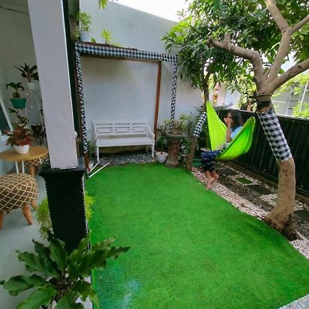 Shifana Homestay Syariah Yogyakarta Exterior foto