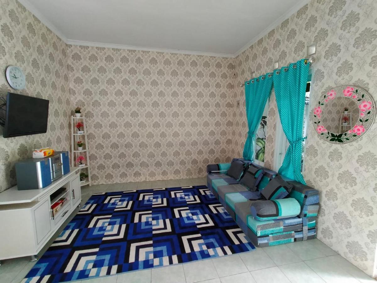 Shifana Homestay Syariah Yogyakarta Exterior foto